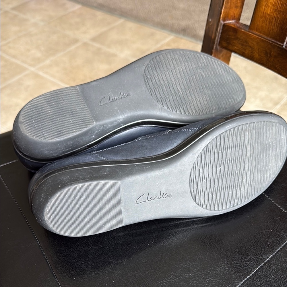 Clark’s black loafers flat collection - Picture 5 of 8